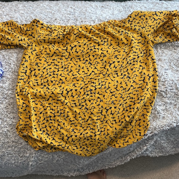 Michael Kors off the shoulder size small women’s top - Picture 4 of 5